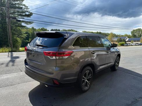 Used 2019 Toyota Highlander LE image 5