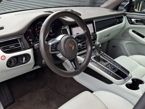 Certified 2021 Porsche Macan Turbo AWD/4WD image 4