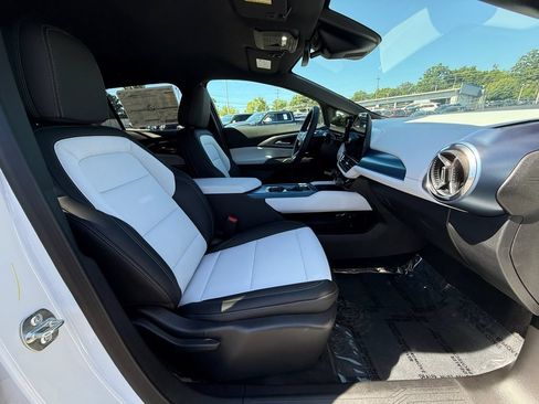 New 2026 Chevrolet Equinox EV LT AWD/4WD image 26