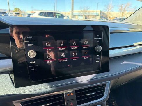 New 2025 Volkswagen Taos SEL image 15