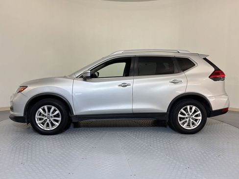 Used 2017 Nissan Rogue SV FWD image 2