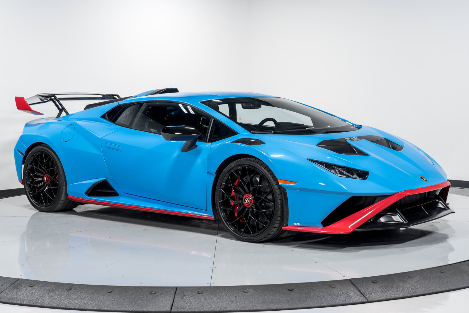 Used 2024 Lamborghini Huracan STO RWD image 40