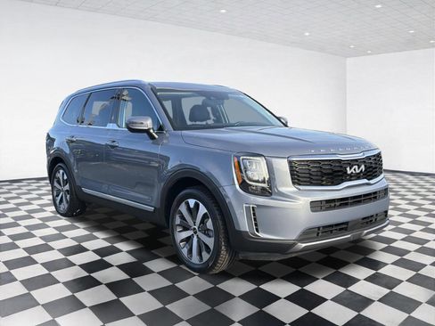 Used 2022 Kia Telluride EX w/ EX Premium Package FWD image 3