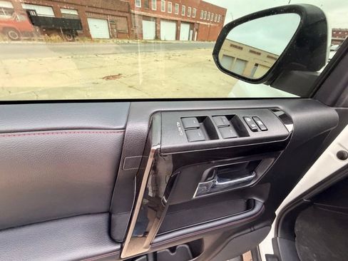 Used 2021 Toyota 4Runner TRD Off-Road Premium w/ Moonroof Package AWD/4WD image 14