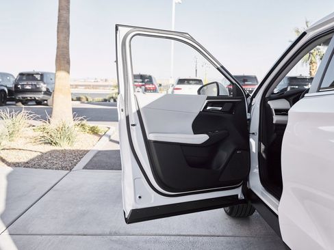 New 2025 Mitsubishi Outlander SE image 17