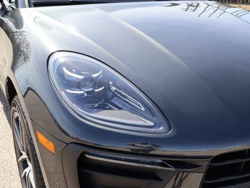 Certified 2025 Porsche Macan image 14