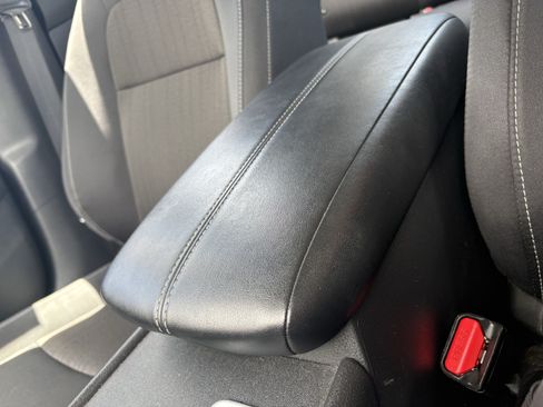 Used 2025 Nissan Altima 2.5 SV FWD image 25
