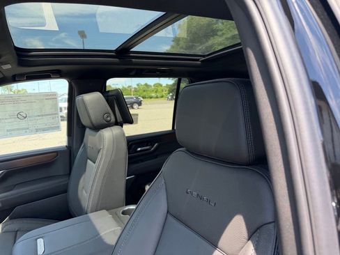 New 2026 GMC Yukon Denali w/ Denali Reserve Package AWD/4WD image 12