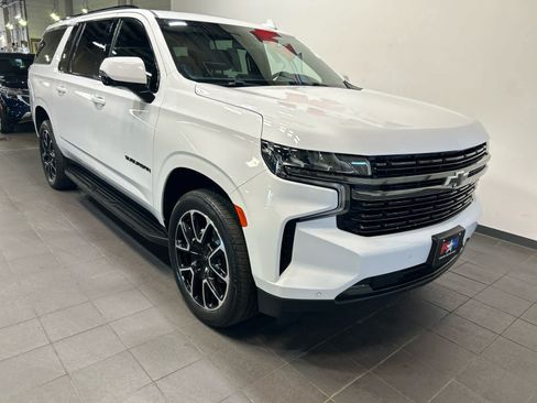 Used 2022 Chevrolet Suburban RST w/ Sport Performance Package AWD/4WD image 2