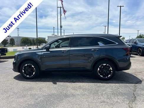 Used 2024 Kia Sorento S FWD image 6