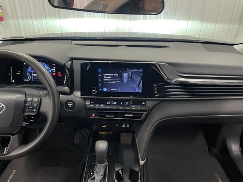 Used 2025 Toyota Camry LE FWD image 28
