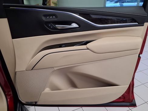 Used 2024 Cadillac Escalade ESV Premium Luxury RWD image 12