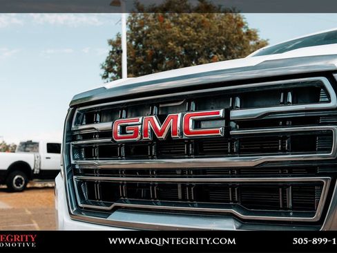 Used 2024 GMC Yukon XL AT4 AWD/4WD image 10