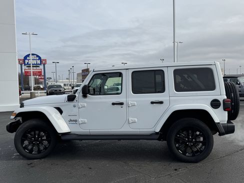 Used 2021 Jeep Wrangler Unlimited Sahara w/ Cold Weather Group image 16