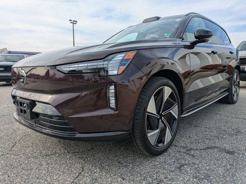 New 2025 Volvo EX90 Ultra image 8