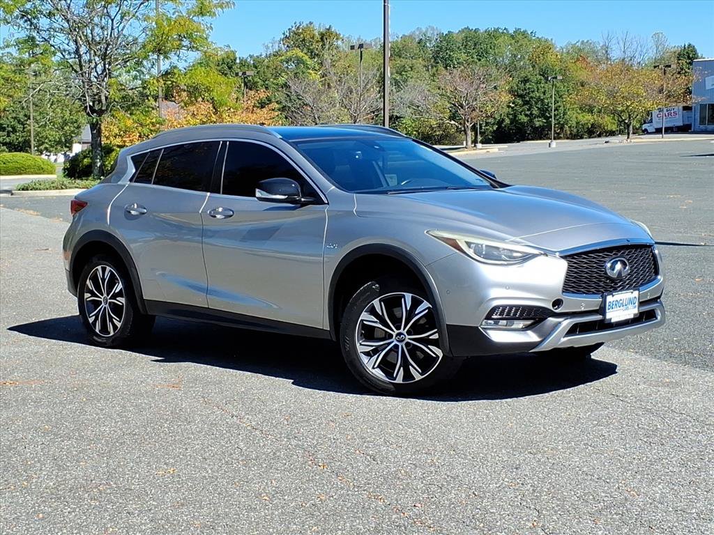 Used 2017 INFINITI QX30 Premium w/ Navigation Package AWD/4WD image 2
