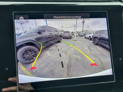 Used 2025 Jeep Grand Cherokee Altitude image 16