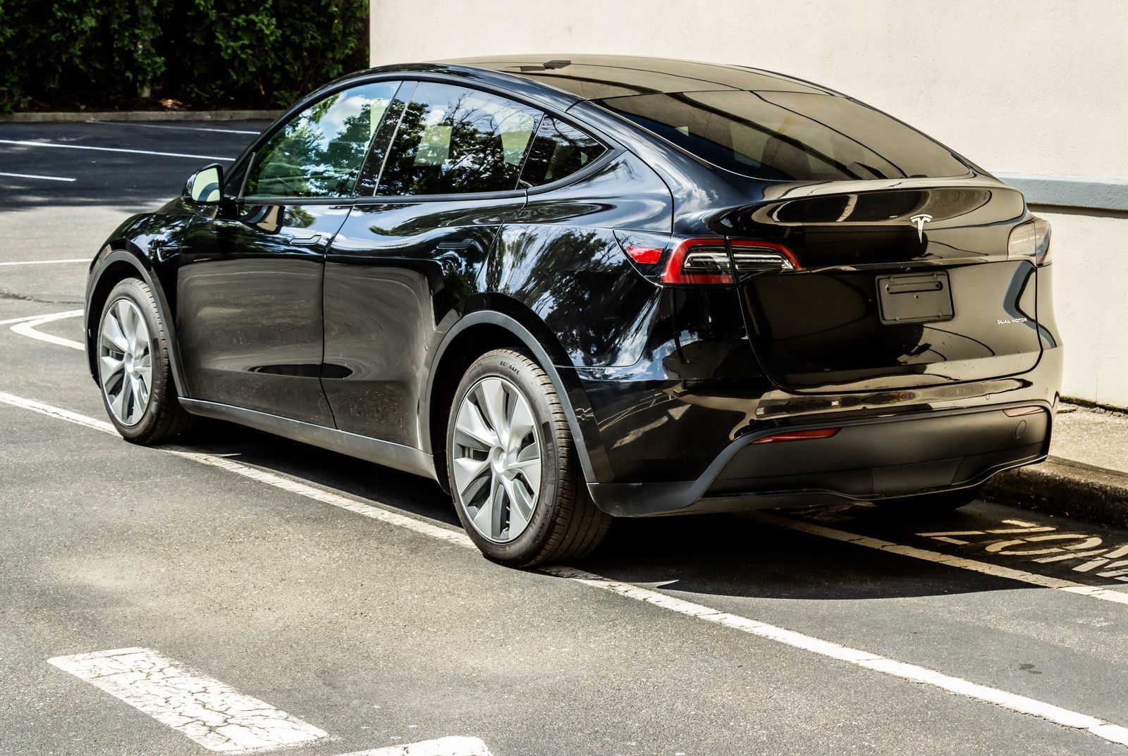 Used 2022 Tesla Model Y Long Range AWD/4WD image 5