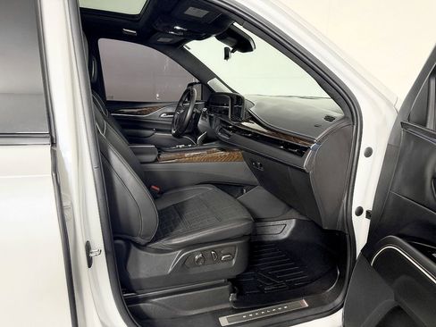 Used 2022 Cadillac Escalade Sport Platinum w/ Heavy-Duty Trailer Package AWD/4WD image 64