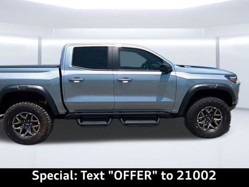 Used 2025 Chevrolet Colorado ZR2 w/ Technology Package AWD/4WD image 37