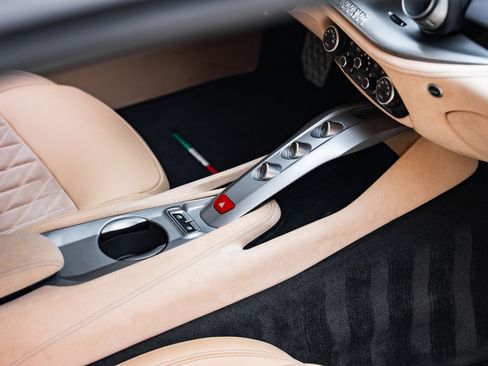 Used 2016 Ferrari F12 Berlinetta RWD image 31