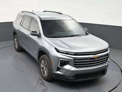 Used 2026 Chevrolet Traverse LT FWD image 17