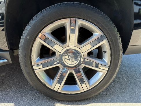 Used 2019 Cadillac Escalade Luxury image 9