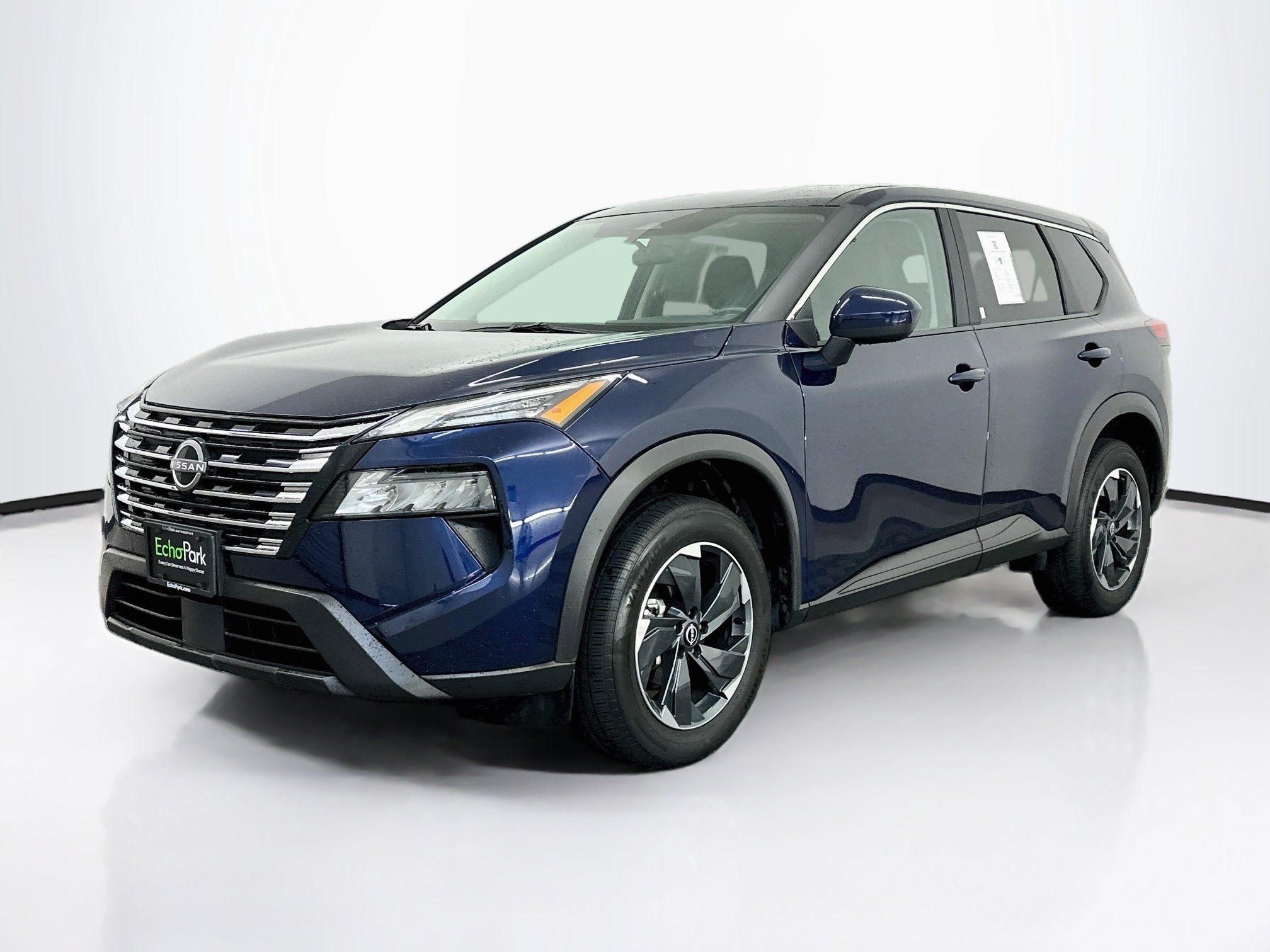 Used 2025 Nissan Rogue SV AWD/4WD image 3