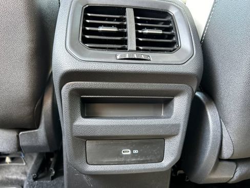 Used 2025 Volkswagen Taos SE AWD/4WD image 25