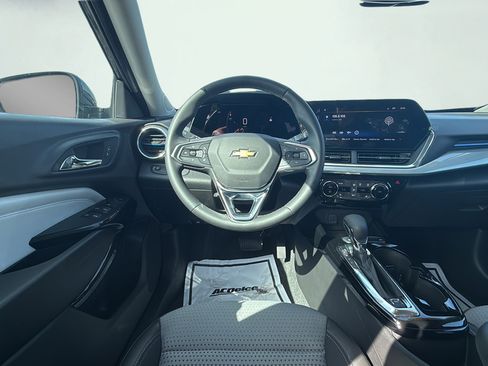 Used 2025 Chevrolet Trax LT w/ Driver Confidence Package FWD image 37