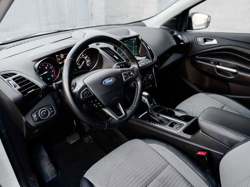 Used 2019 Ford Escape Titanium image 9