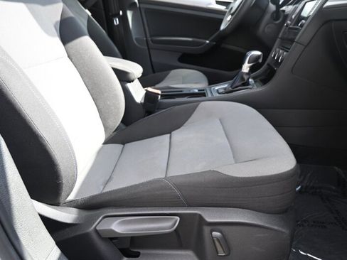 Used 2016 Volkswagen e-Golf SE w/ DC Fast Charging Package image 56