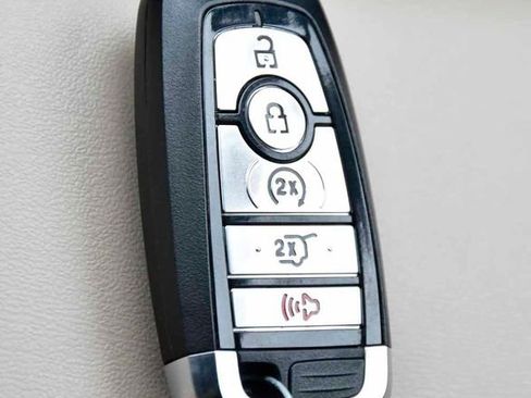 Used 2022 Ford Explorer XLT w/ Equipment Group 202A image 30