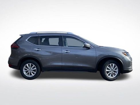 Used 2019 Nissan Rogue SV image 2