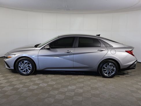 Used 2024 Hyundai Elantra SEL image 12