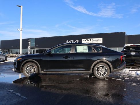 New 2025 Kia K4 LXS image 4