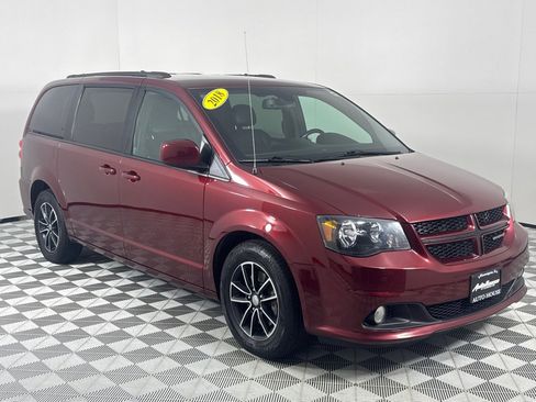 Used 2018 Dodge Grand Caravan GT image 3