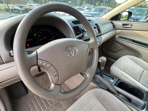 Used 2005 Toyota Camry LE FWD image 18