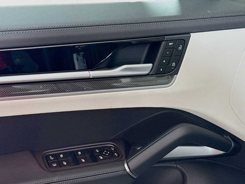 New 2025 Porsche Cayenne Turbo image 14