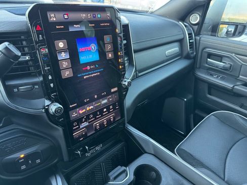 Used 2025 RAM 2500 Laramie AWD/4WD image 10