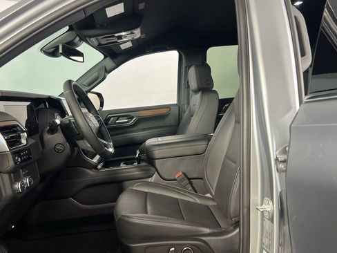 Used 2025 GMC Yukon XL Denali image 21