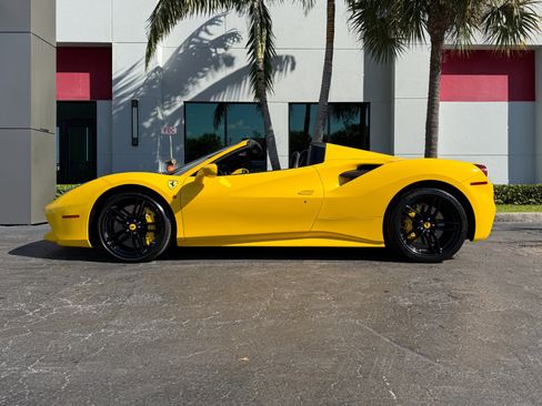 Used 2018 Ferrari 488 Spider image 16