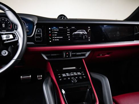 Used 2026 Porsche Cayenne GTS AWD/4WD image 19