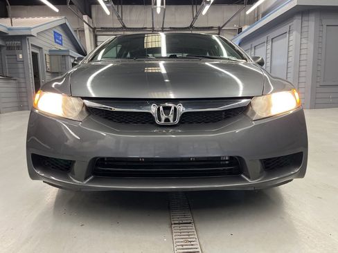 Used 2011 Honda Civic DX-VP image 2