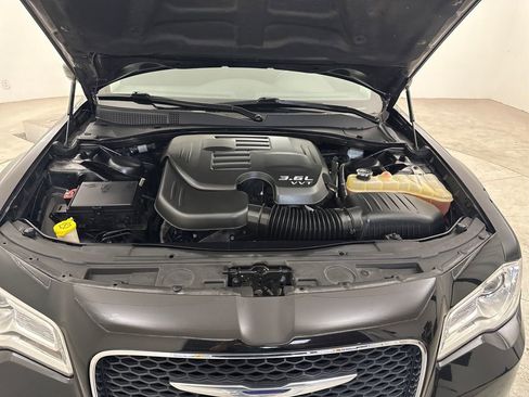 Used 2018 Chrysler 300 Touring w/ Driver Convenience Group RWD image 14