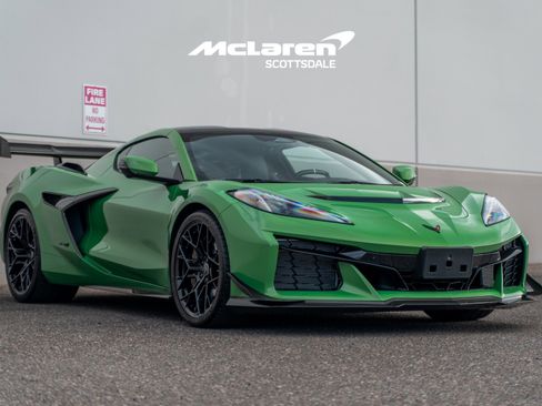 Used 2026 Chevrolet Corvette ZR1 w/ ZR1 Carbon Fiber Aero Package image 9