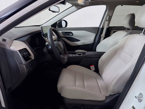 Certified 2025 Nissan Rogue SL w/ Tech Package AWD/4WD image 18