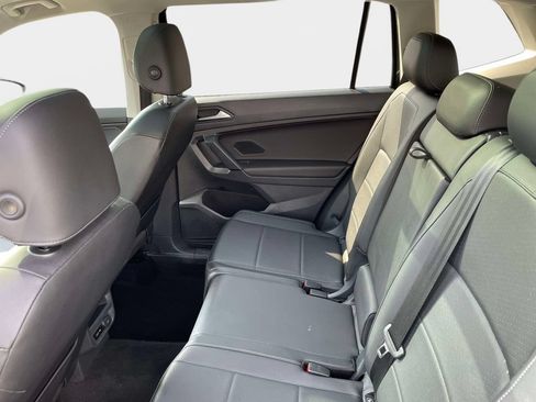 Used 2019 Volkswagen Tiguan SE w/ Panoramic Sunroof Package AWD/4WD image 16