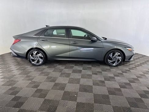 Used 2024 Hyundai Elantra Limited FWD image 4