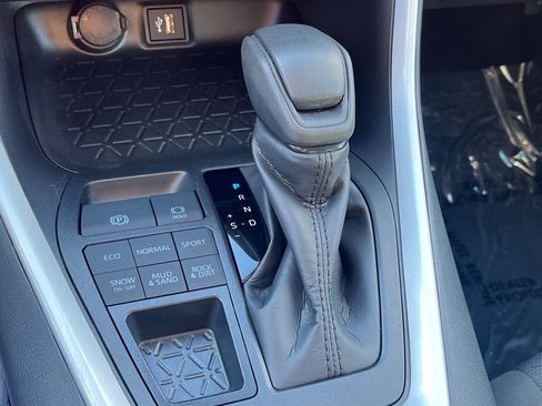 Used 2025 Toyota RAV4 XLE image 12